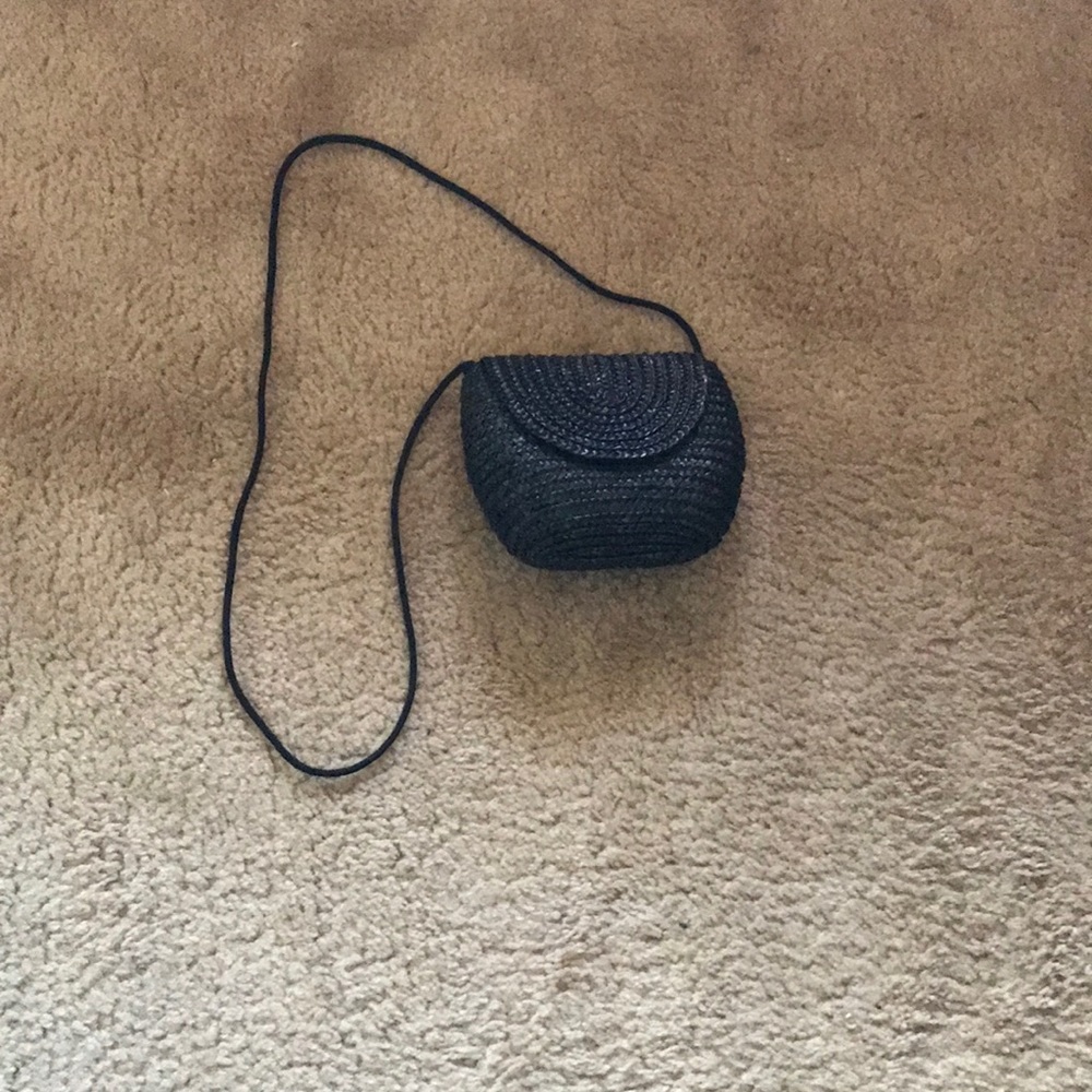 Black straw summer U handbag